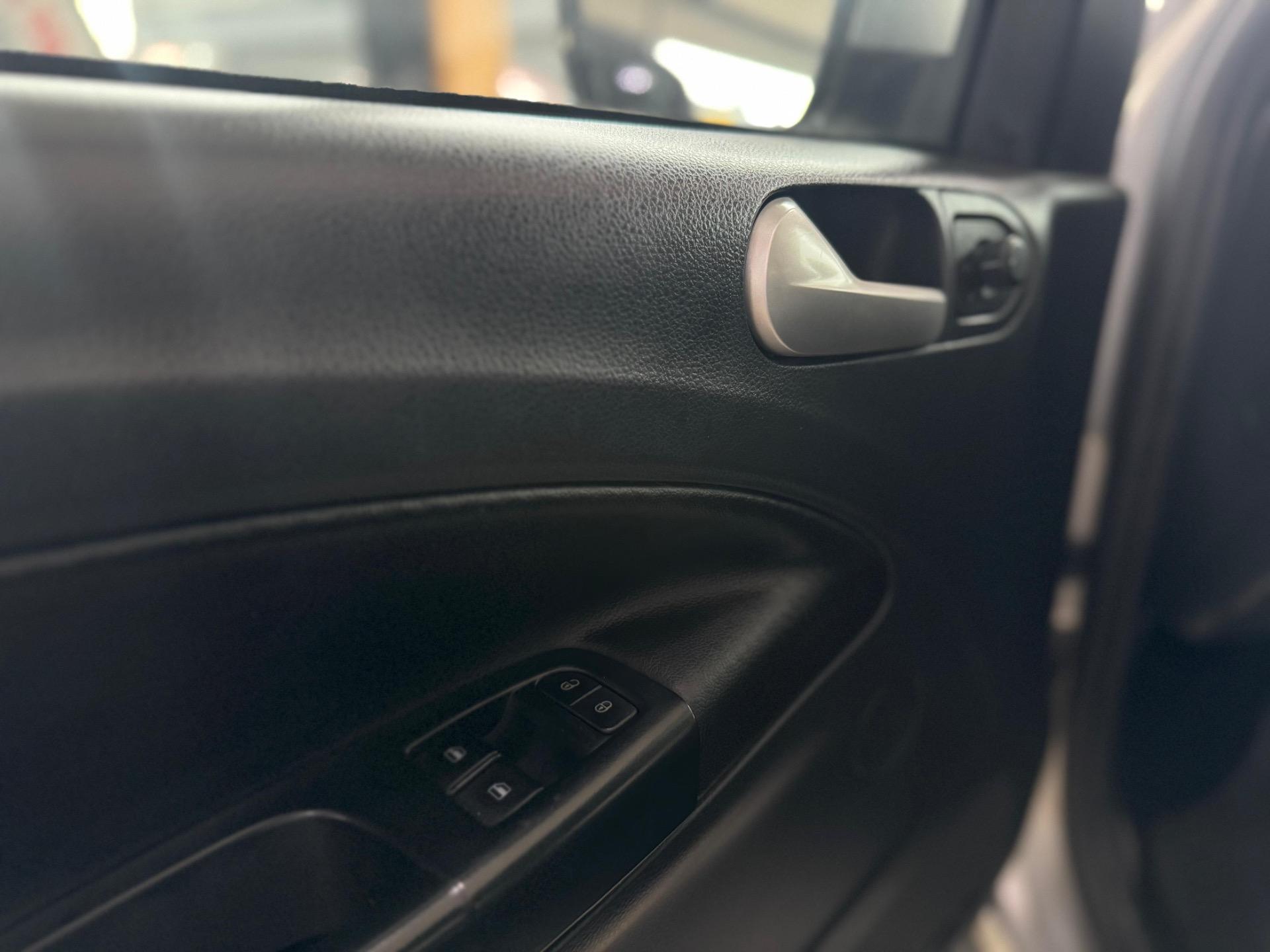 VOLKSWAGEN Saveiro - Foto