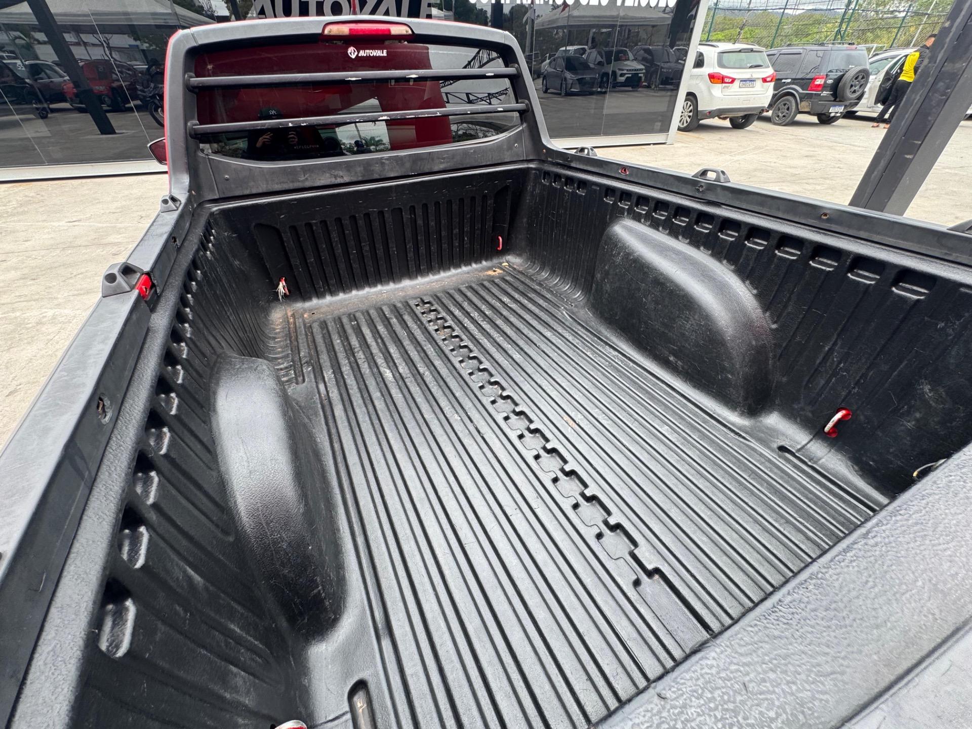 VOLKSWAGEN Saveiro - Foto