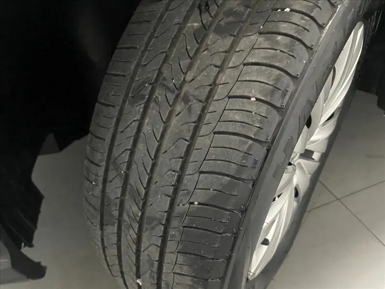 VOLKSWAGEN Saveiro - Foto