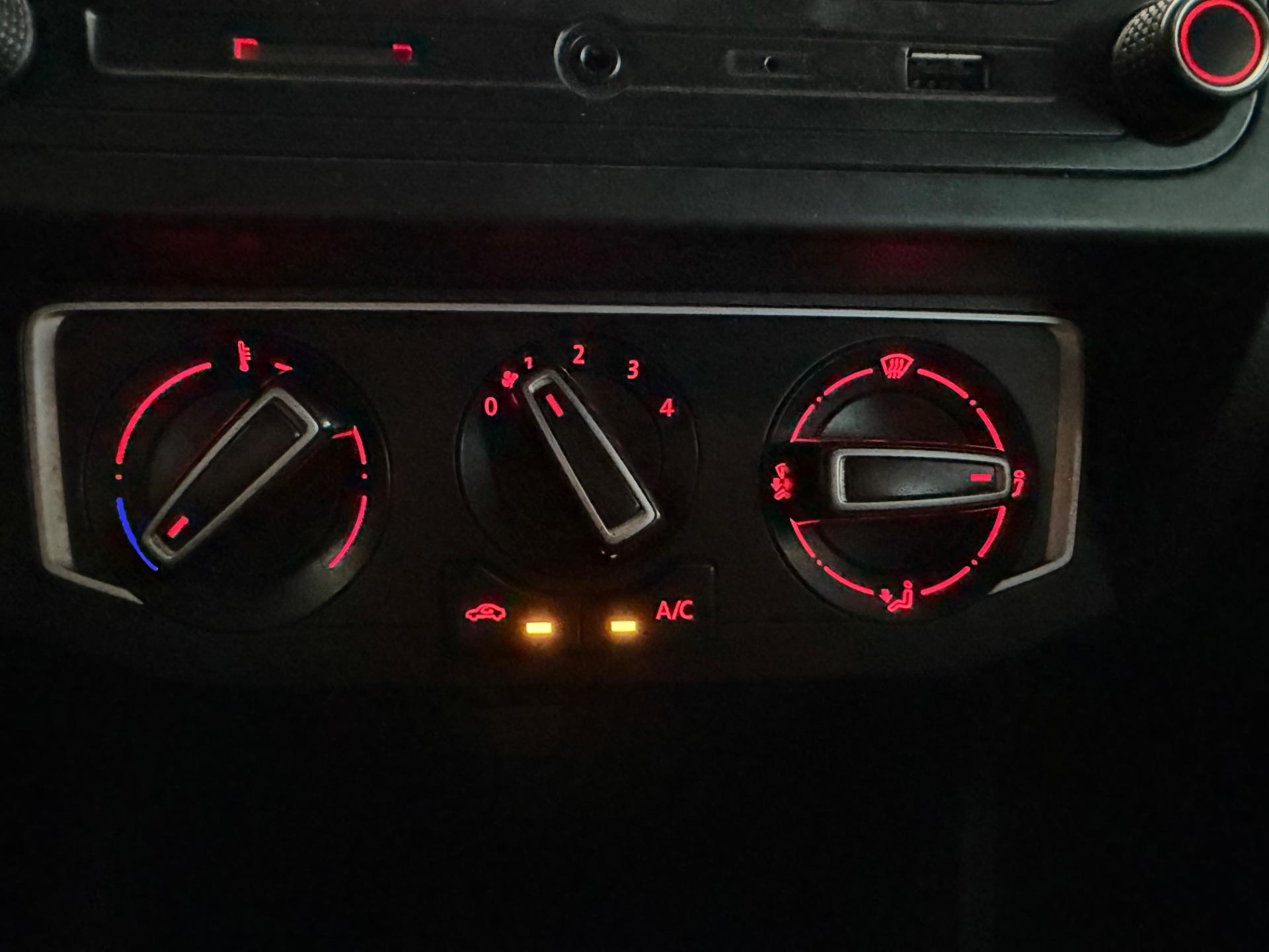 VOLKSWAGEN Saveiro - Foto