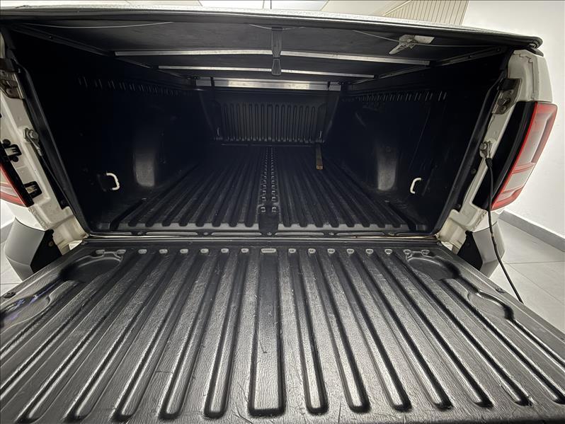 VOLKSWAGEN Saveiro - Foto
