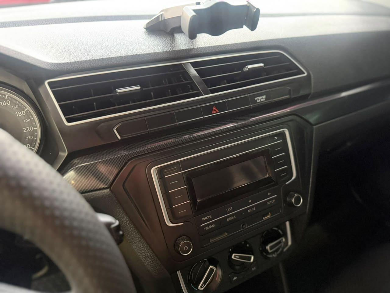 VOLKSWAGEN Saveiro - Foto