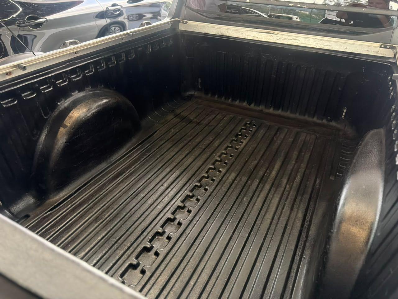 VOLKSWAGEN Saveiro - Foto
