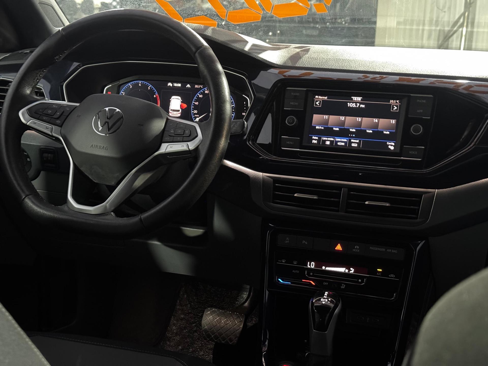 VOLKSWAGEN T-Cross - Foto