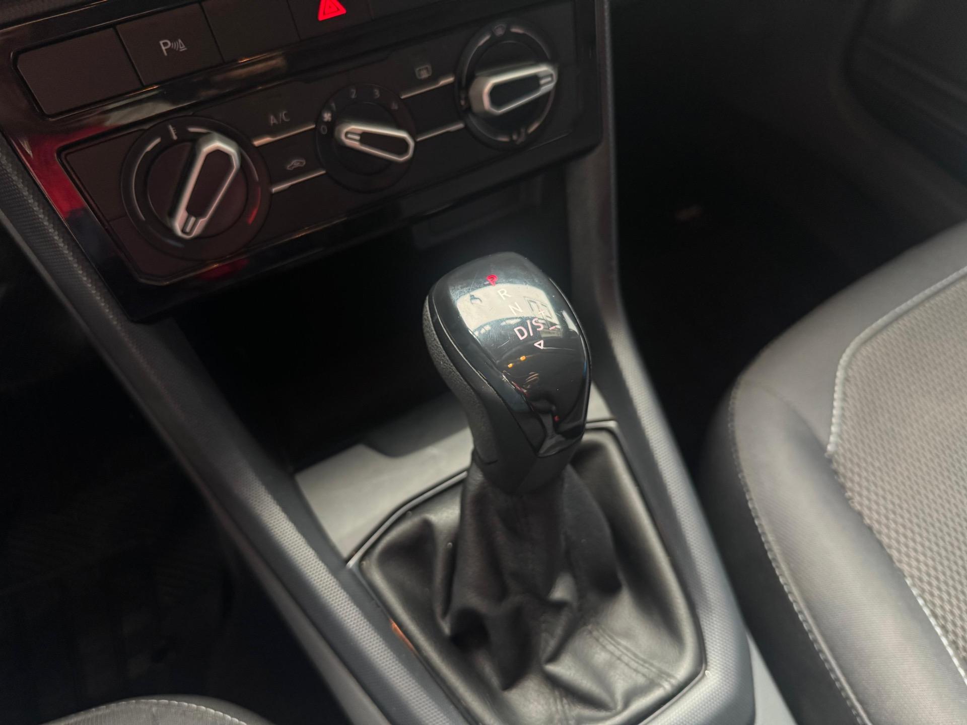 VOLKSWAGEN T-Cross - Miniatura