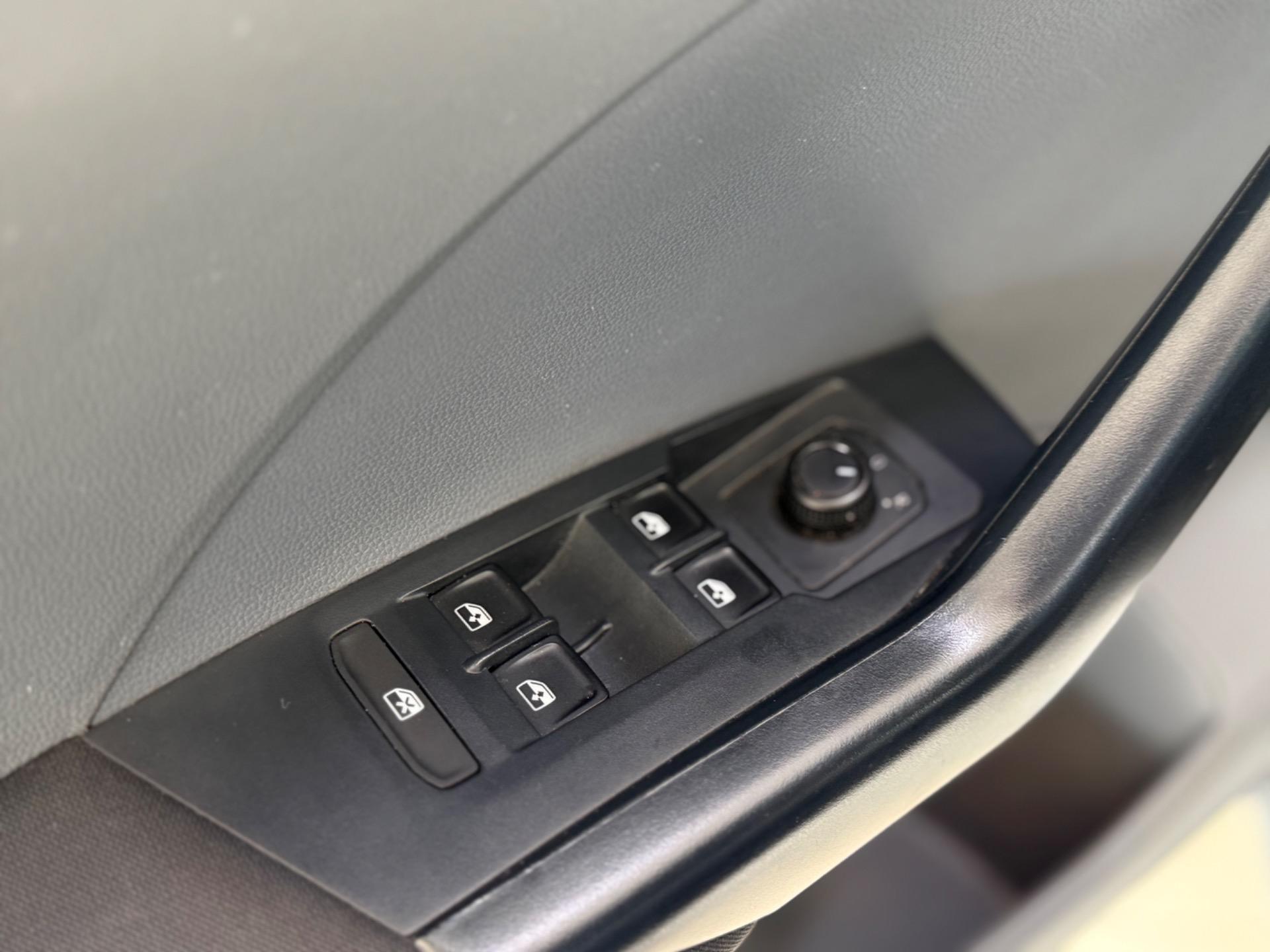 VOLKSWAGEN T-Cross - Foto