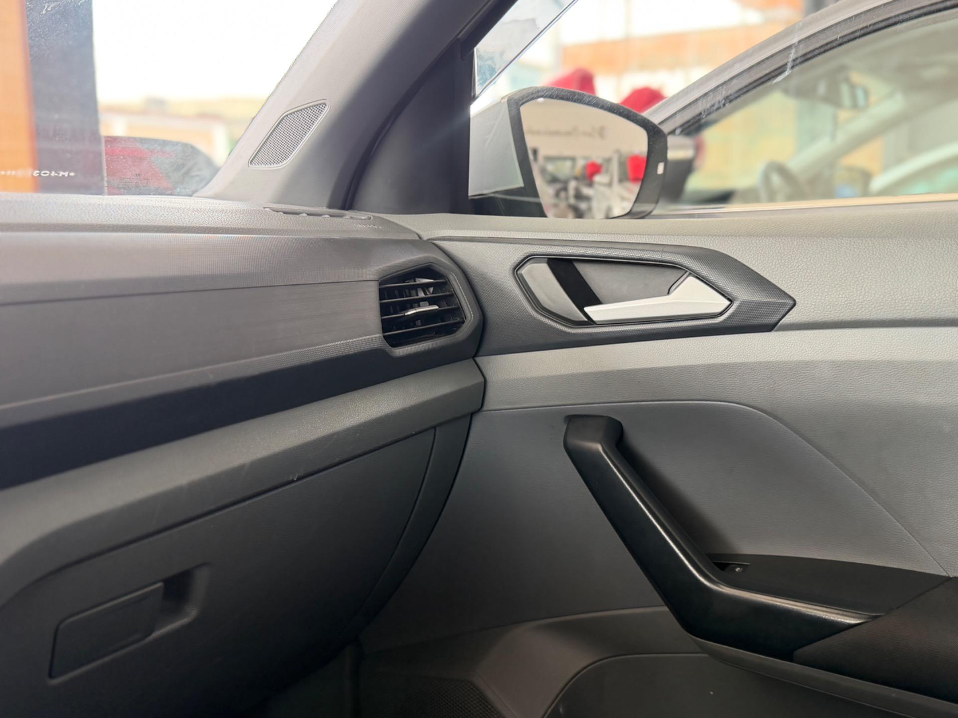 VOLKSWAGEN T-Cross - Foto