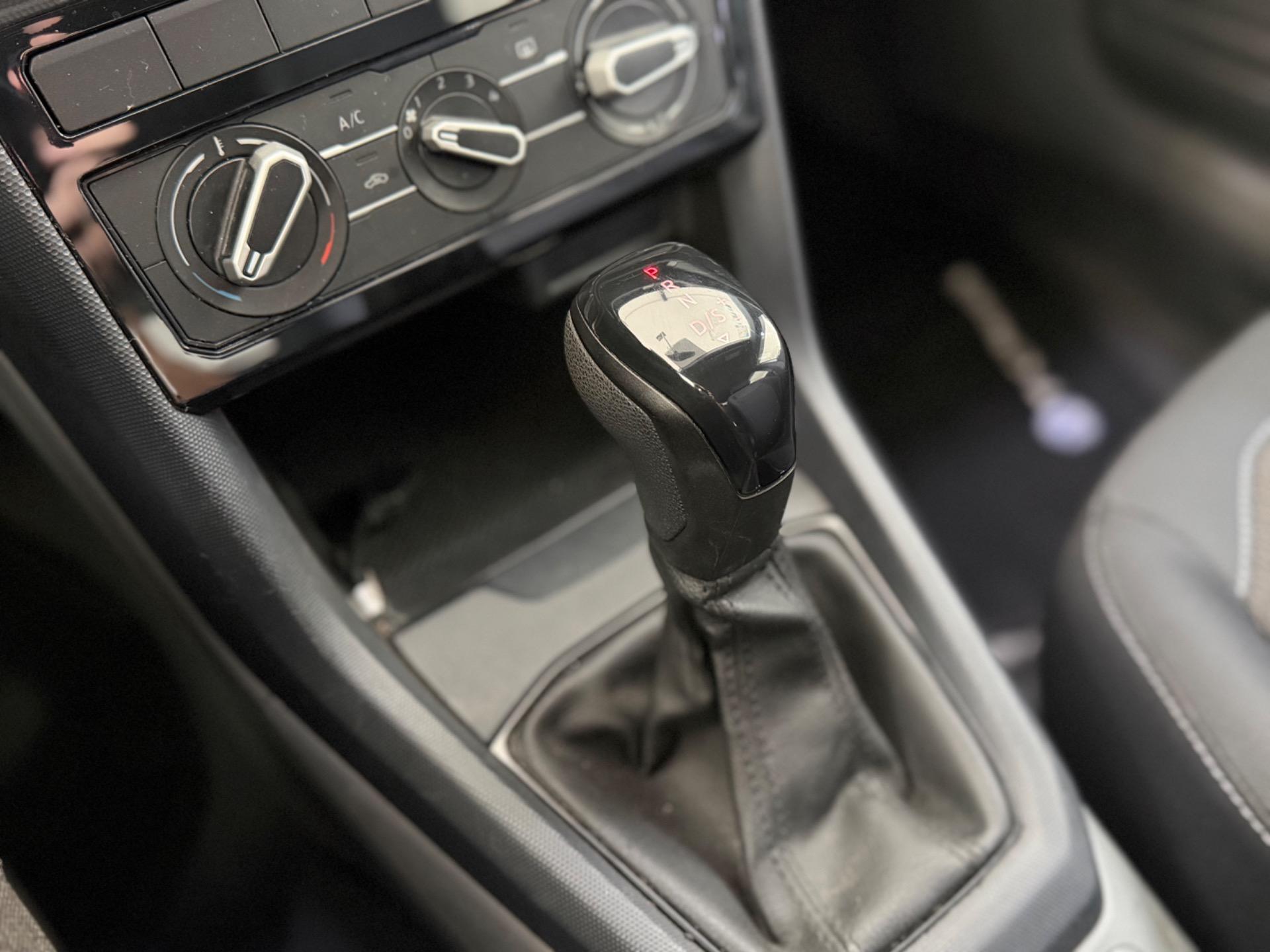 VOLKSWAGEN T-Cross - Foto