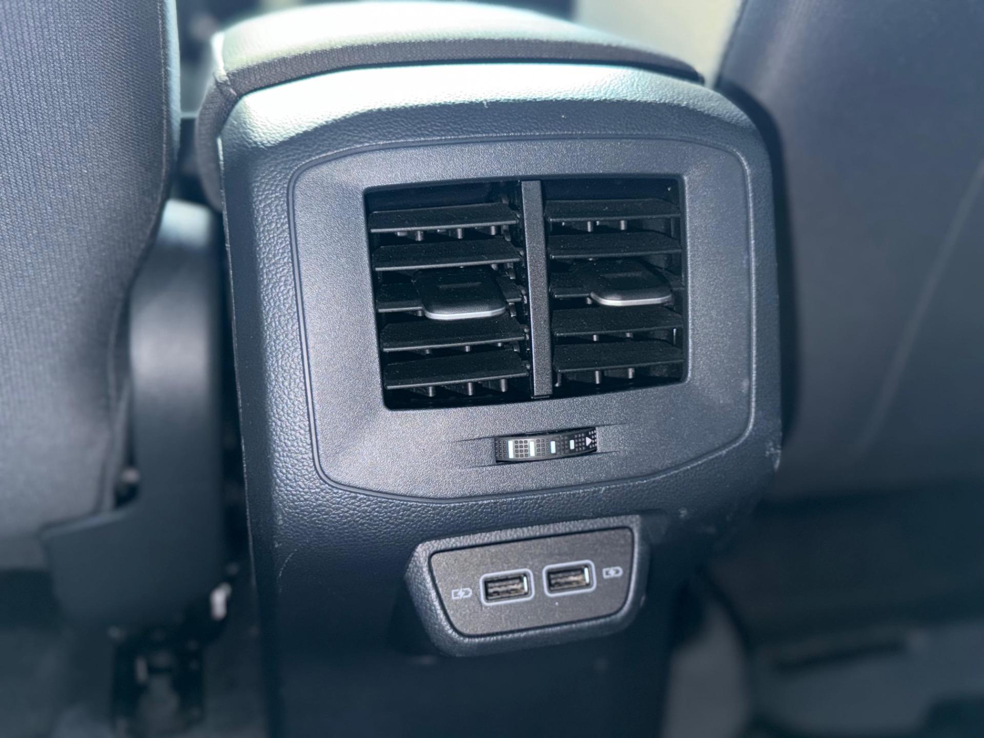 VOLKSWAGEN T-Cross - Foto