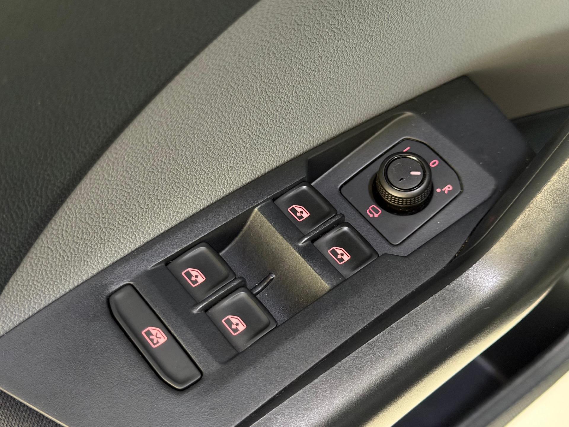 VOLKSWAGEN T-Cross - Foto