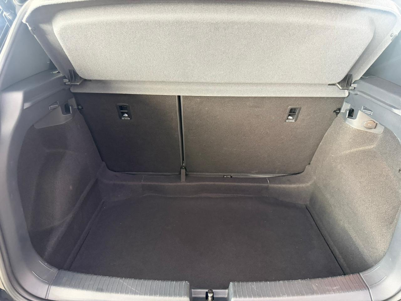 VOLKSWAGEN T-Cross - Foto