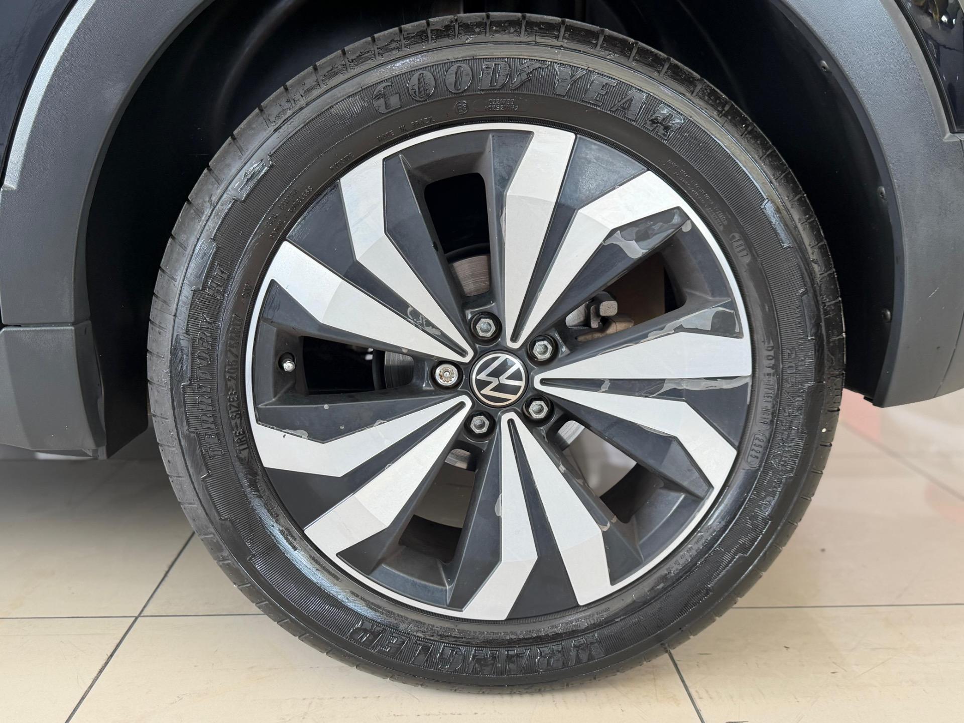 VOLKSWAGEN T-Cross - Foto