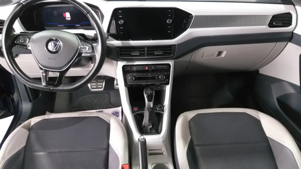 VOLKSWAGEN T-Cross - Foto