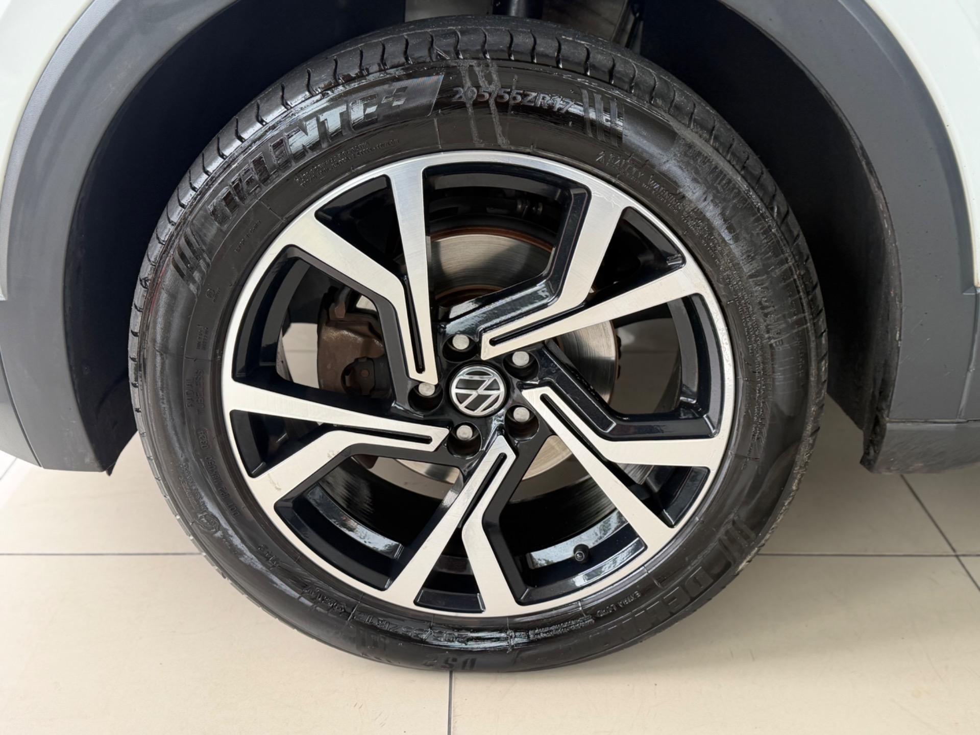 VOLKSWAGEN T-Cross - Foto