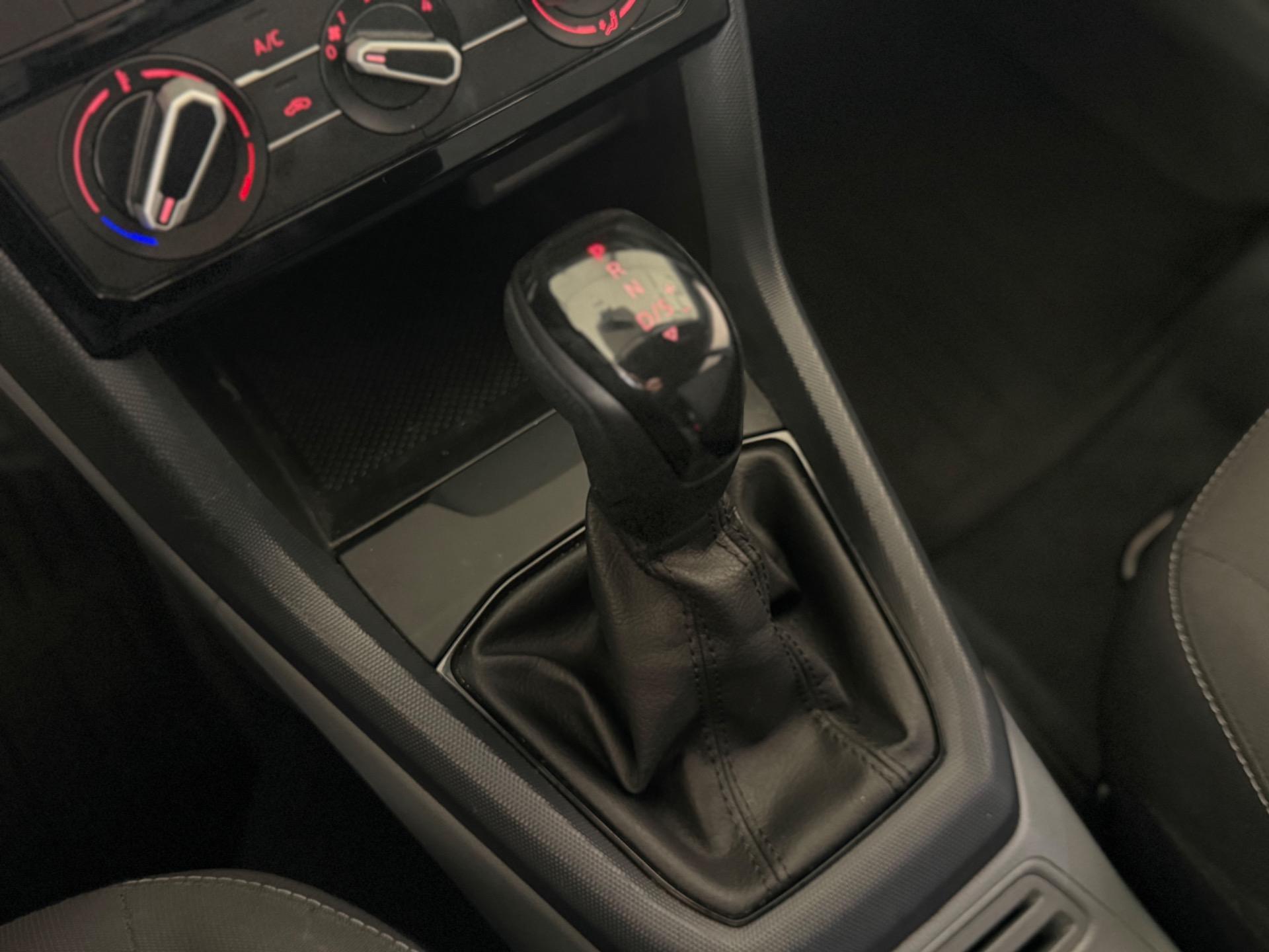 VOLKSWAGEN T-Cross - Foto