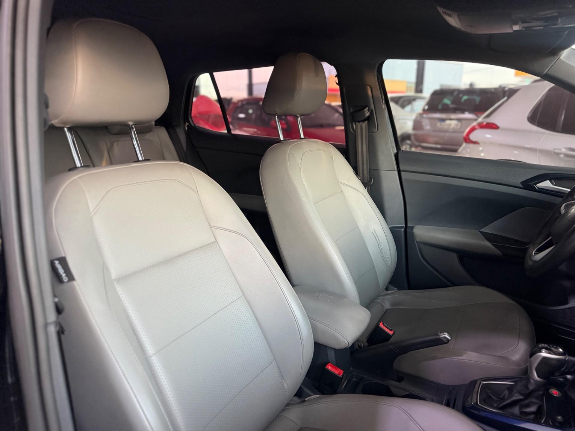 VOLKSWAGEN T-Cross - Foto