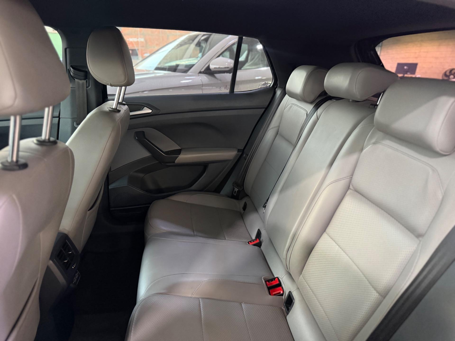 VOLKSWAGEN T-Cross - Foto