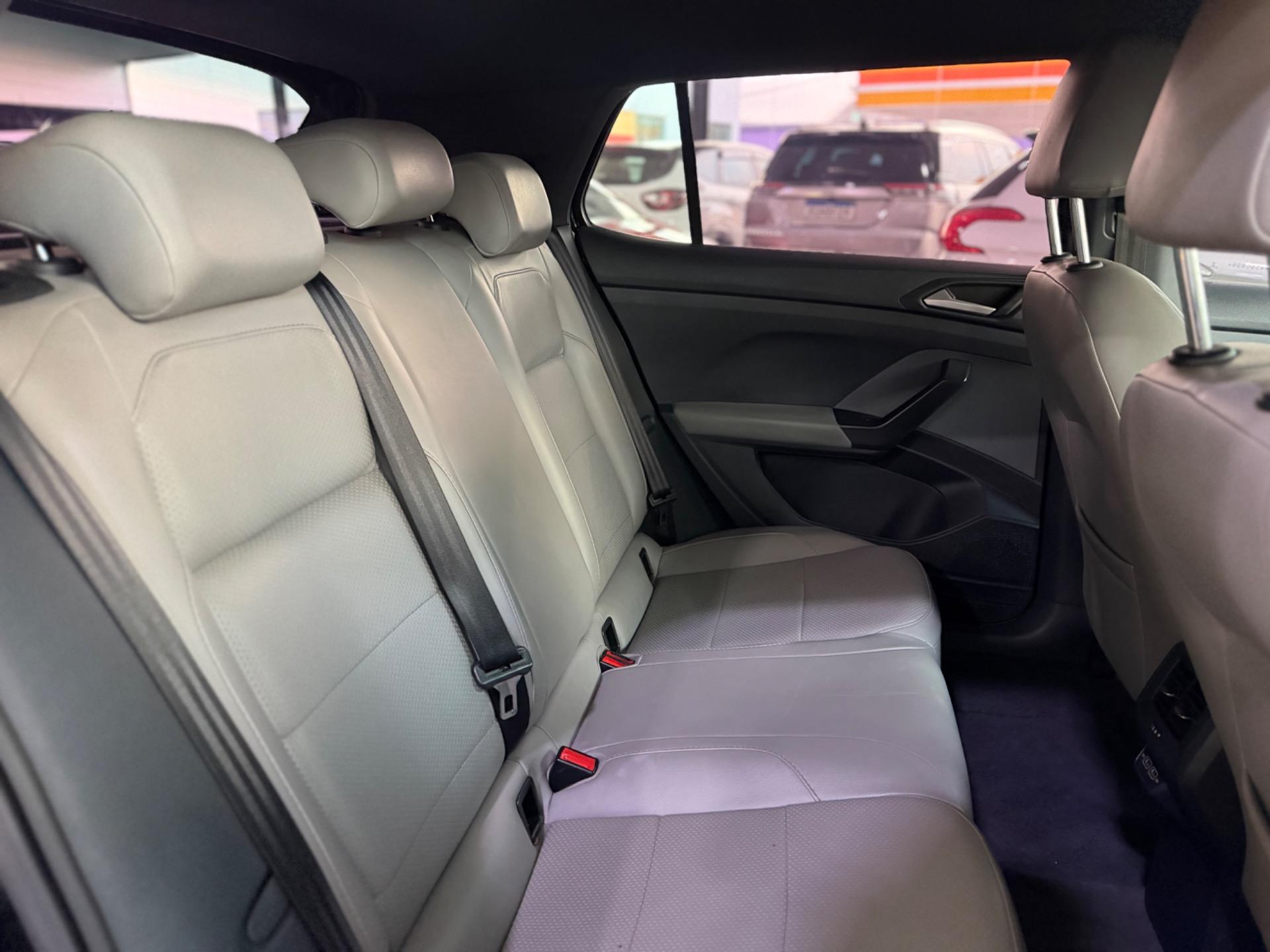 VOLKSWAGEN T-Cross - Foto