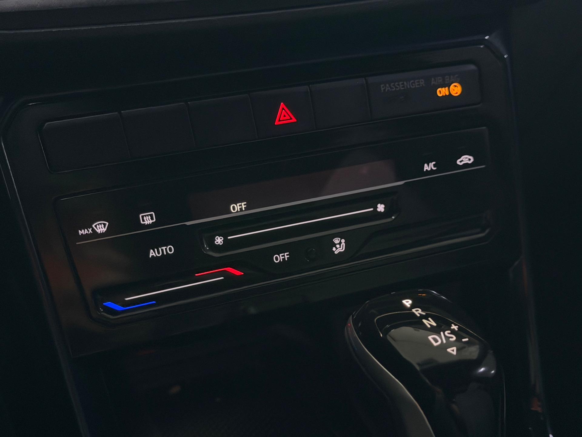 VOLKSWAGEN T-Cross - Foto