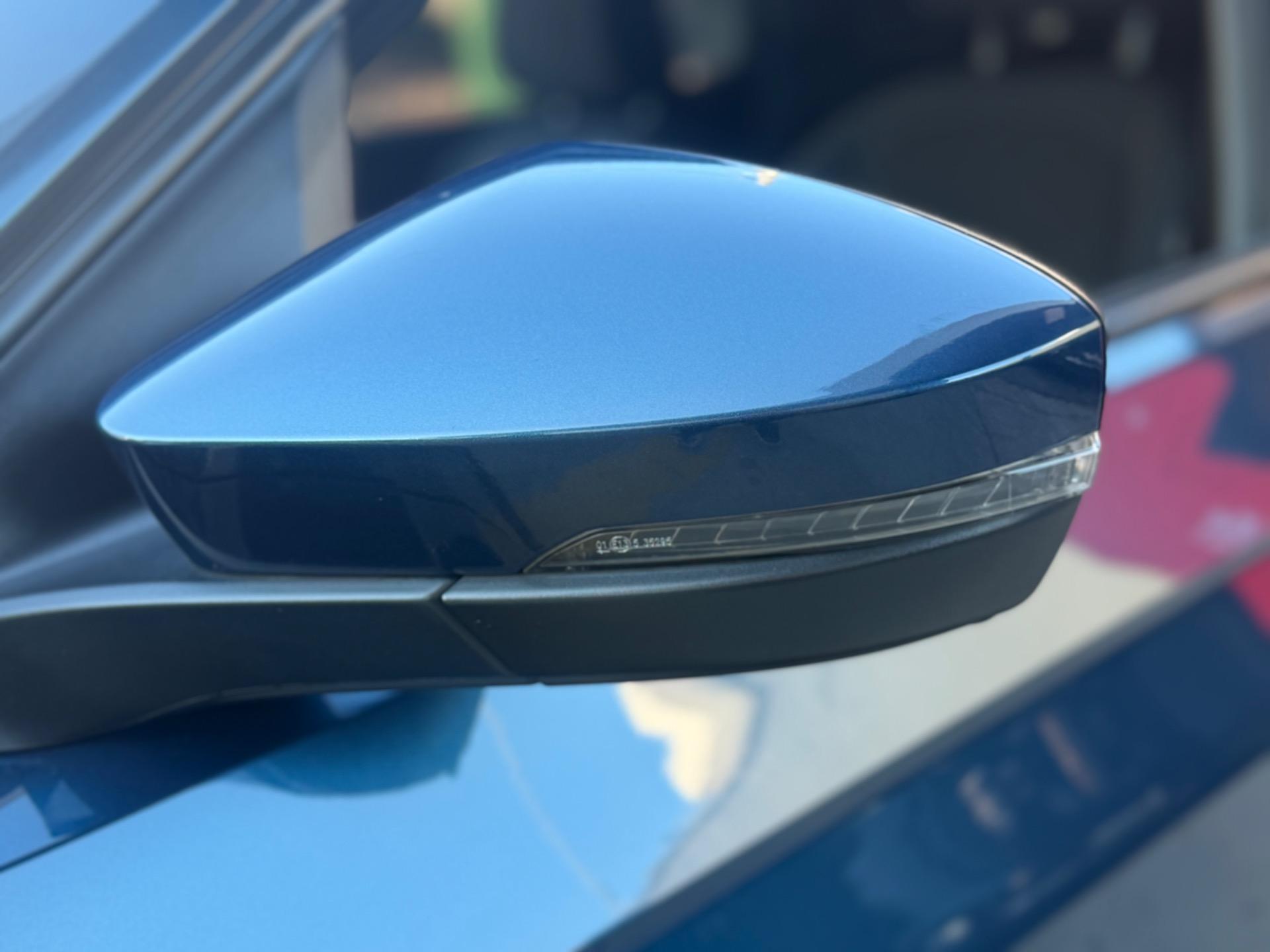 VOLKSWAGEN T-Cross - Foto
