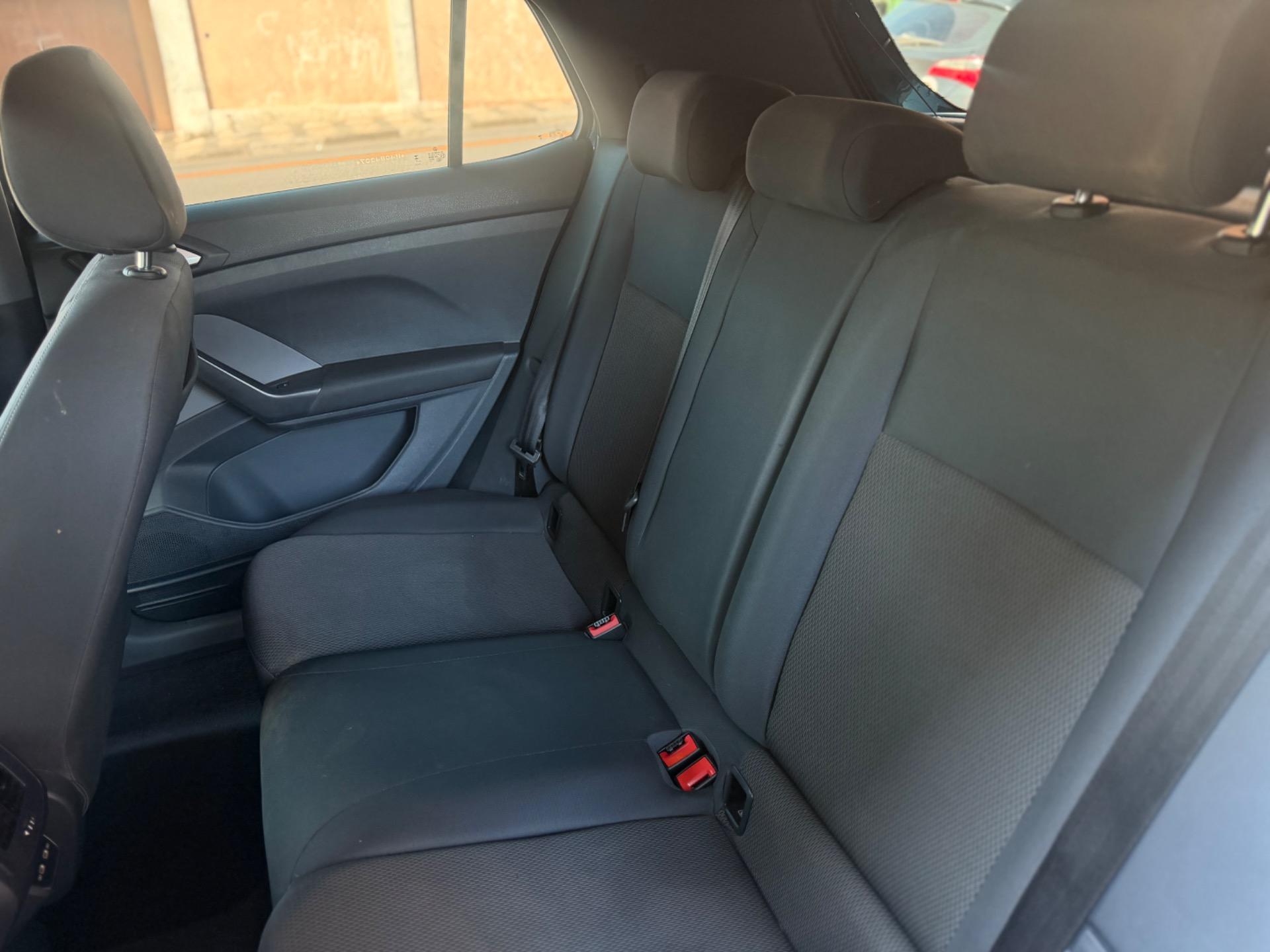 VOLKSWAGEN T-Cross - Foto