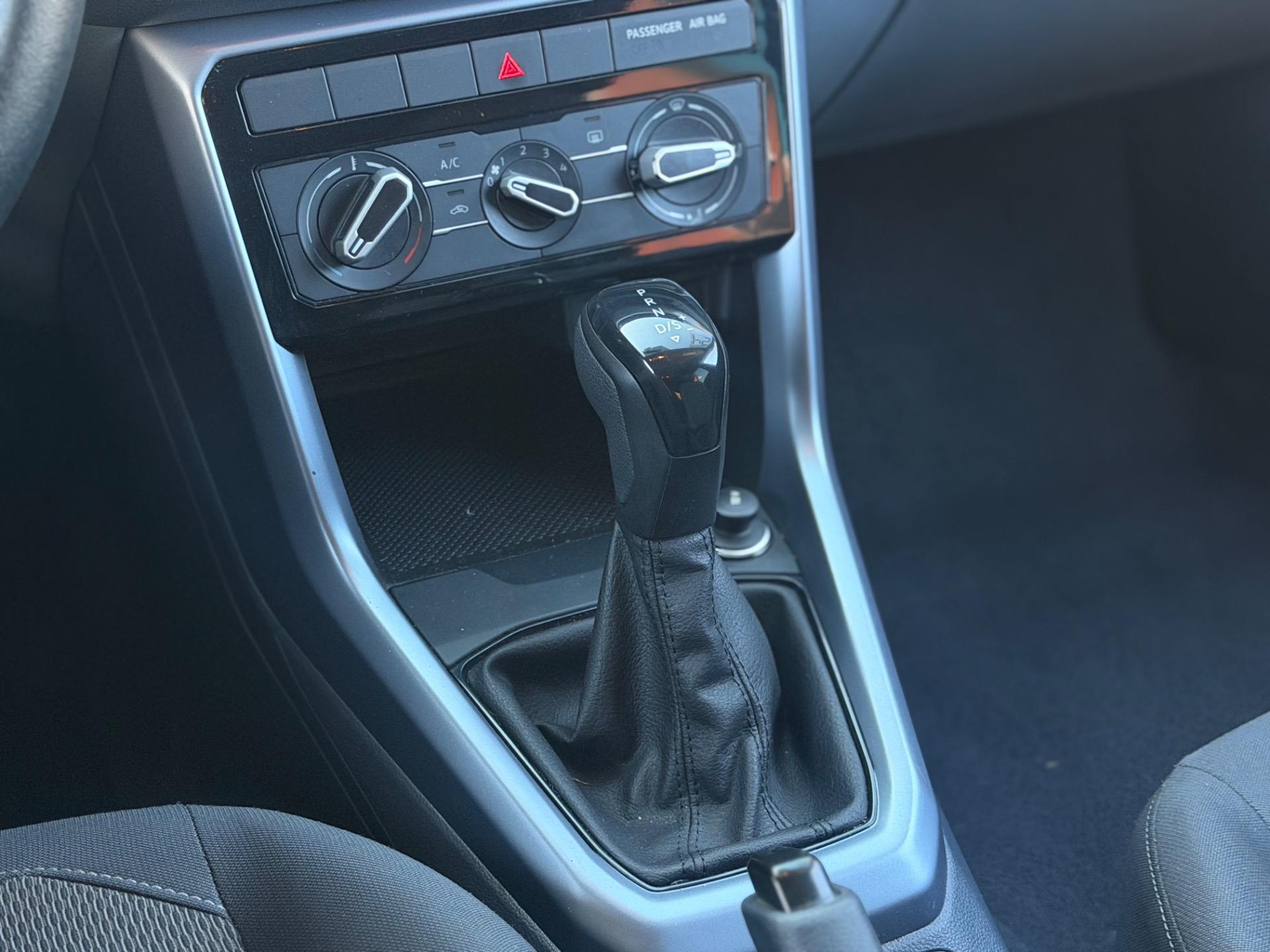 VOLKSWAGEN T-Cross - Foto