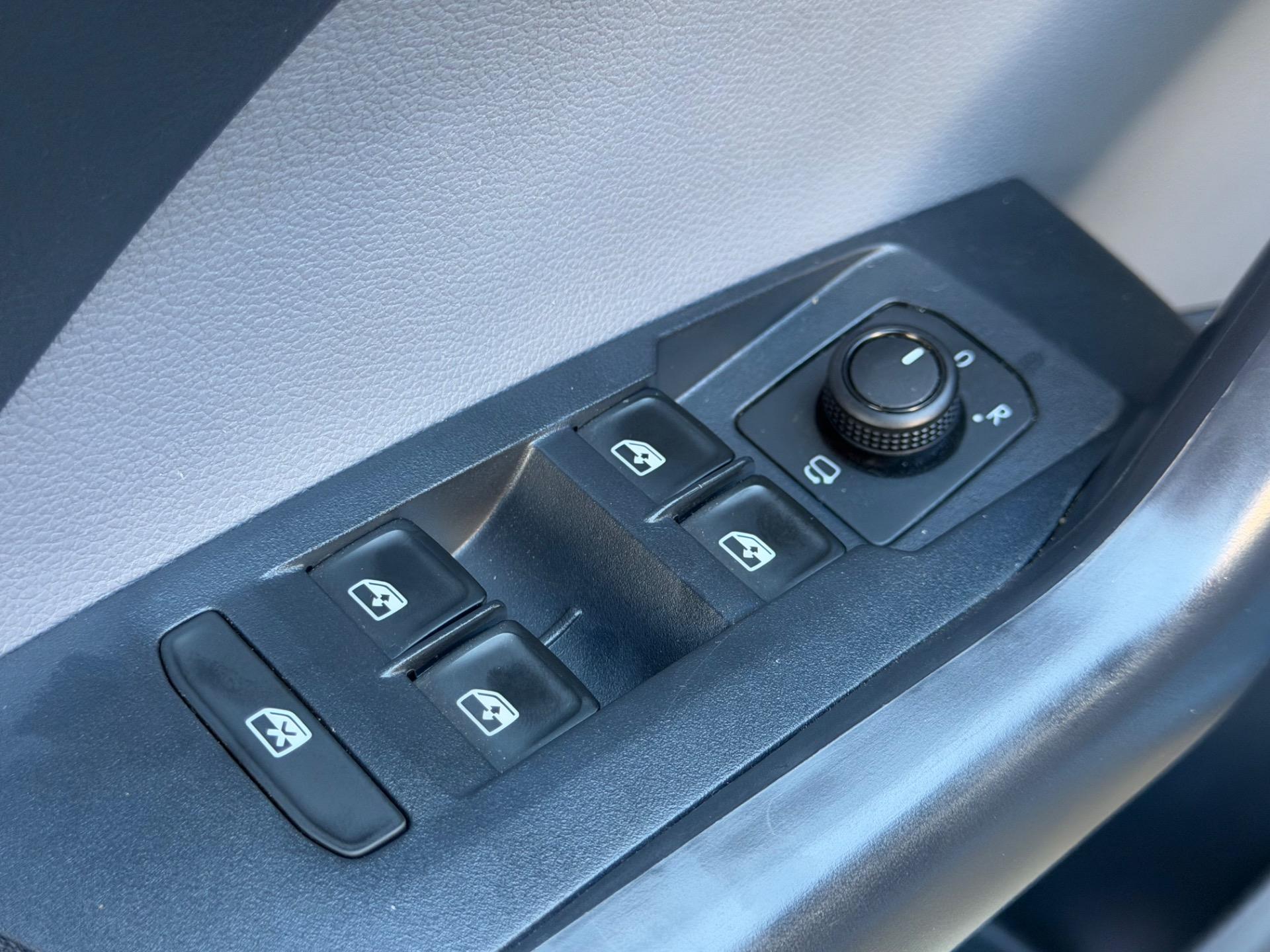 VOLKSWAGEN T-Cross - Foto