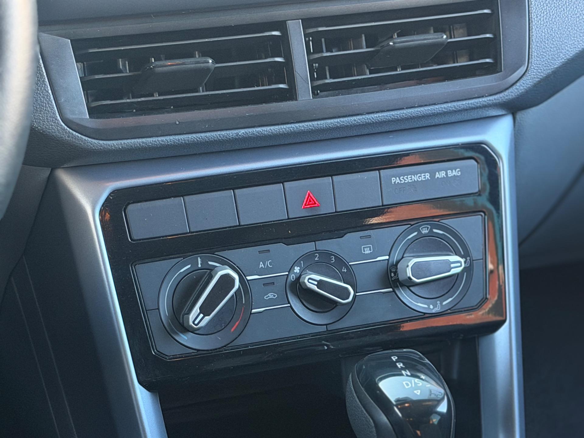 VOLKSWAGEN T-Cross - Foto