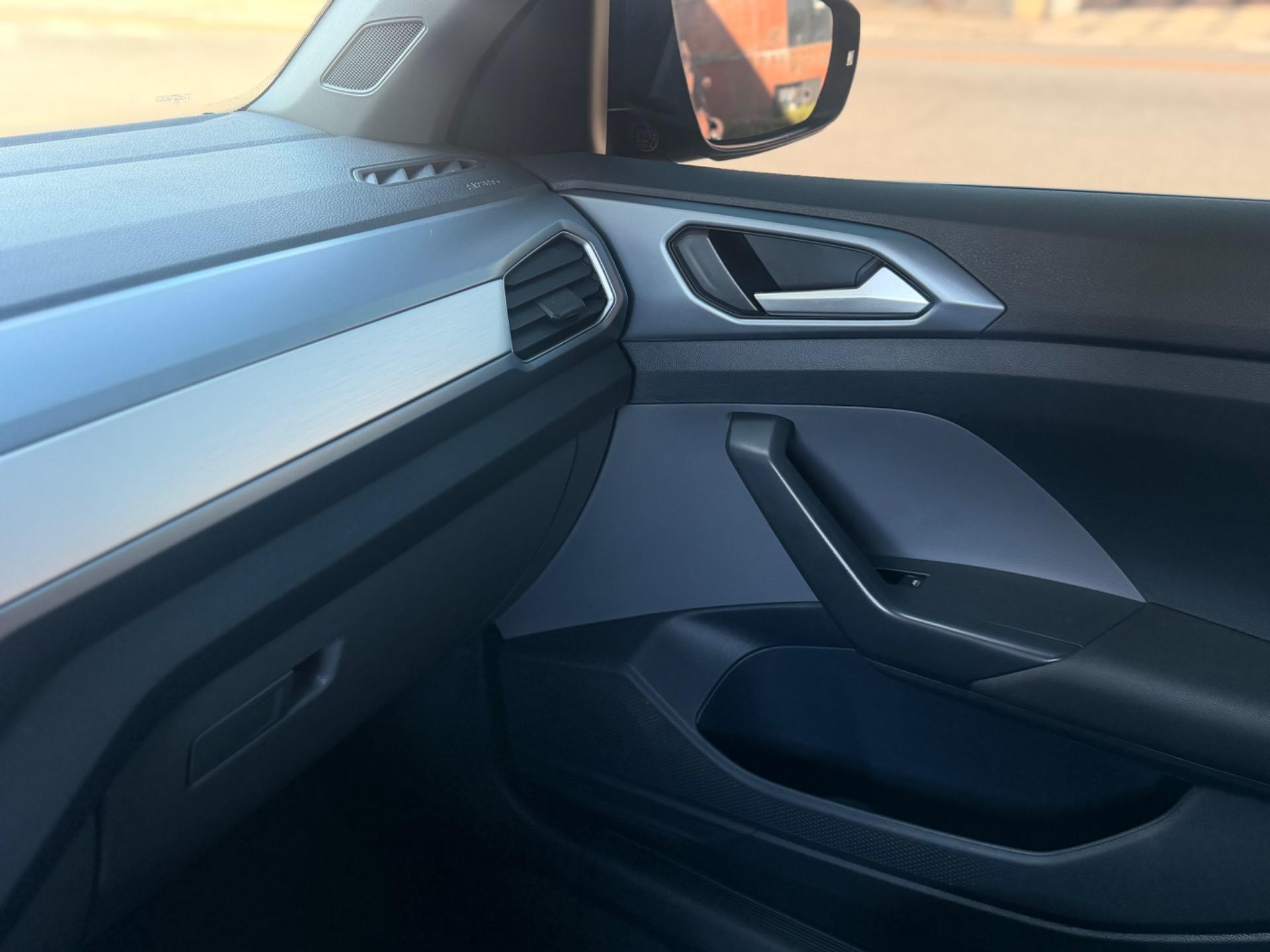 VOLKSWAGEN T-Cross - Foto
