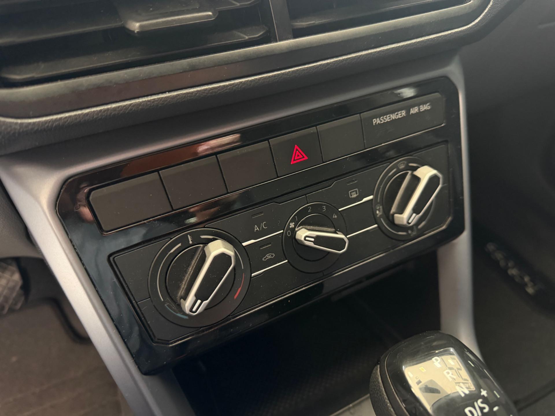 VOLKSWAGEN T-Cross - Foto