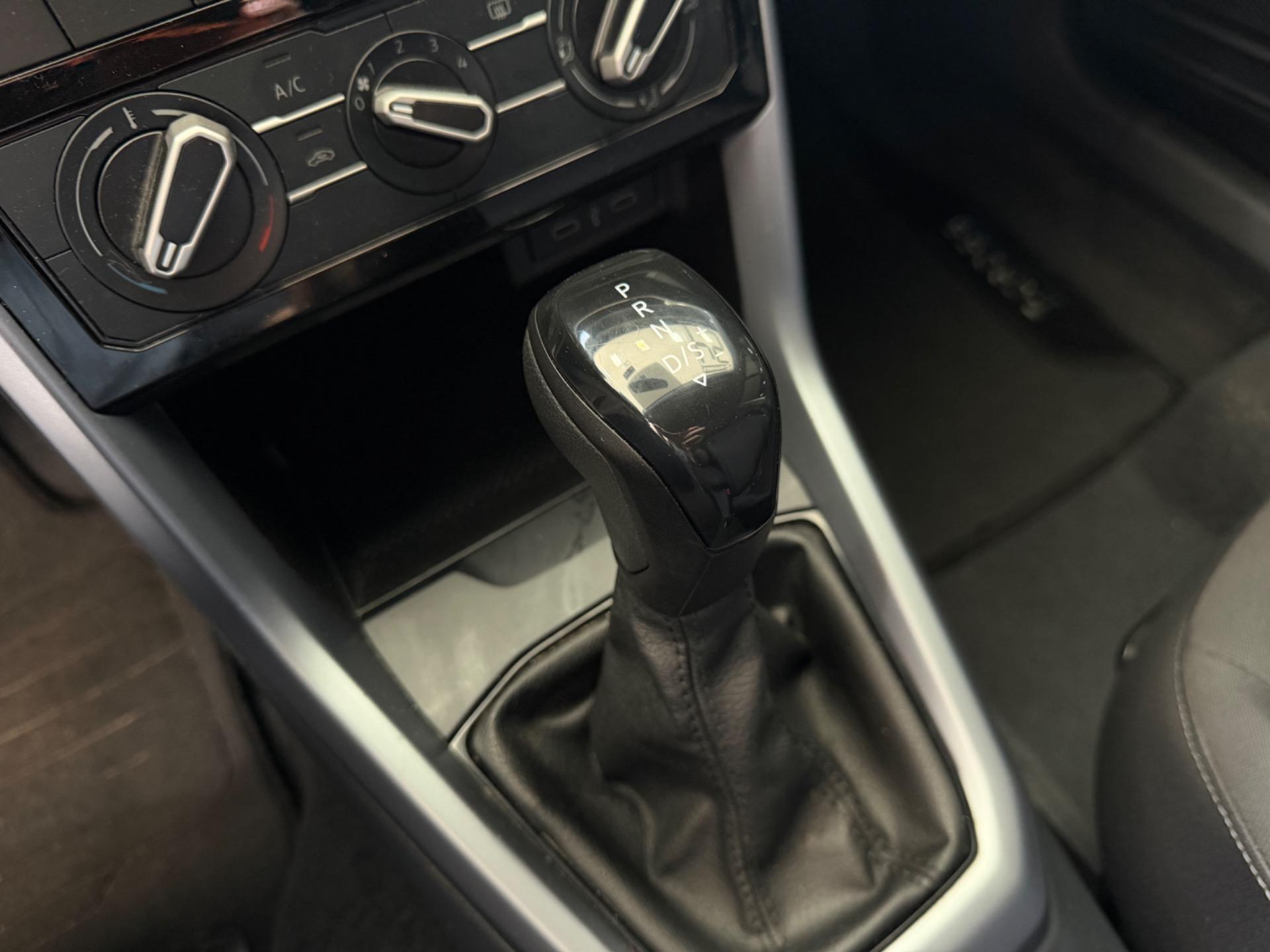 VOLKSWAGEN T-Cross - Foto
