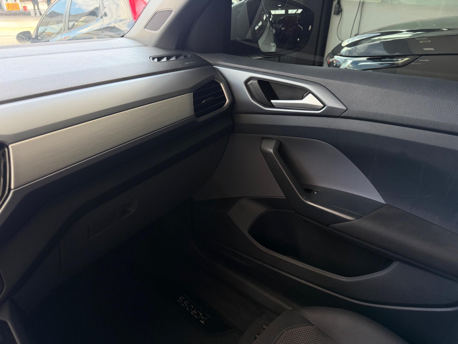 VOLKSWAGEN T-Cross - Foto