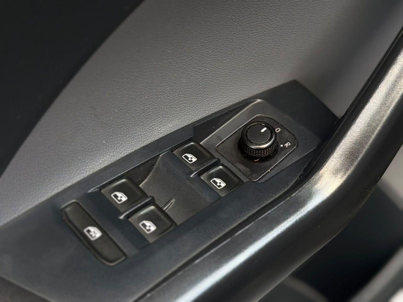 VOLKSWAGEN T-Cross - Foto