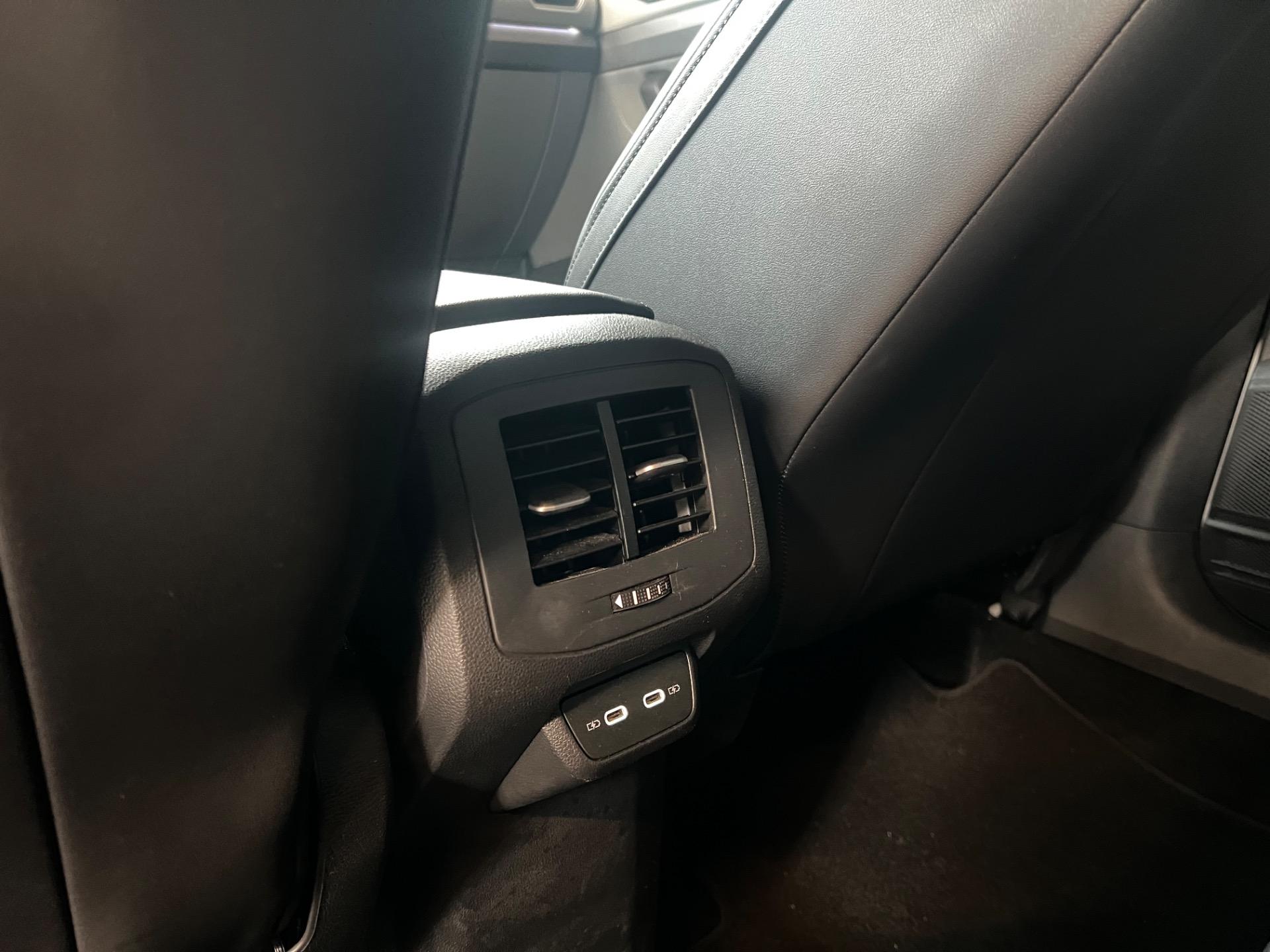 VOLKSWAGEN T-Cross - Foto
