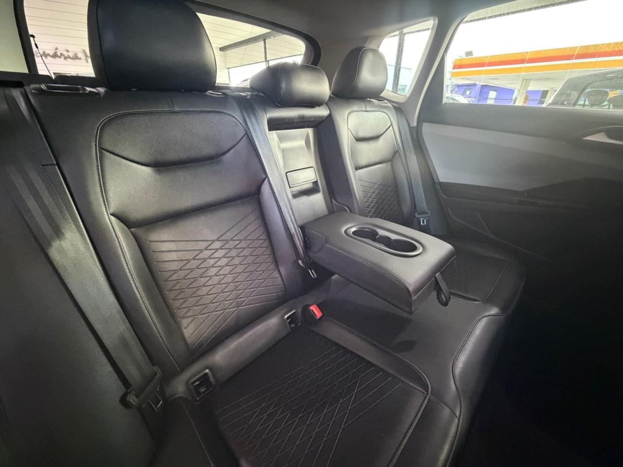 VOLKSWAGEN Taos - Foto