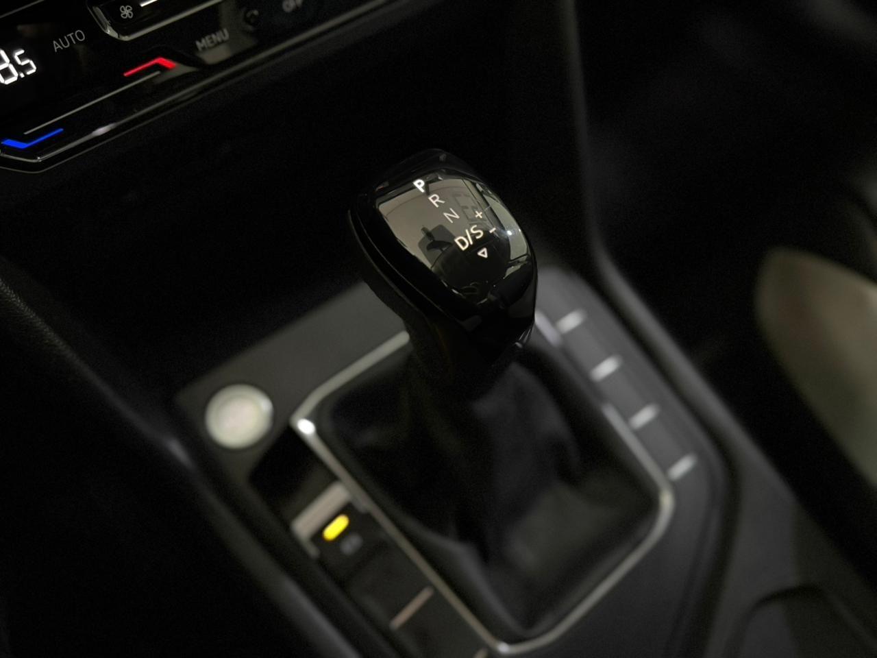 VOLKSWAGEN Taos - Foto