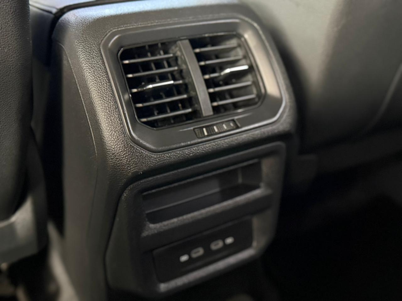 VOLKSWAGEN Taos - Foto