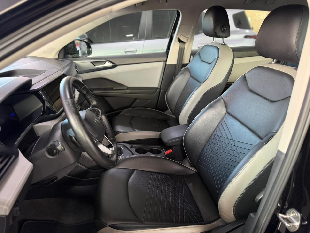 VOLKSWAGEN Taos - Foto