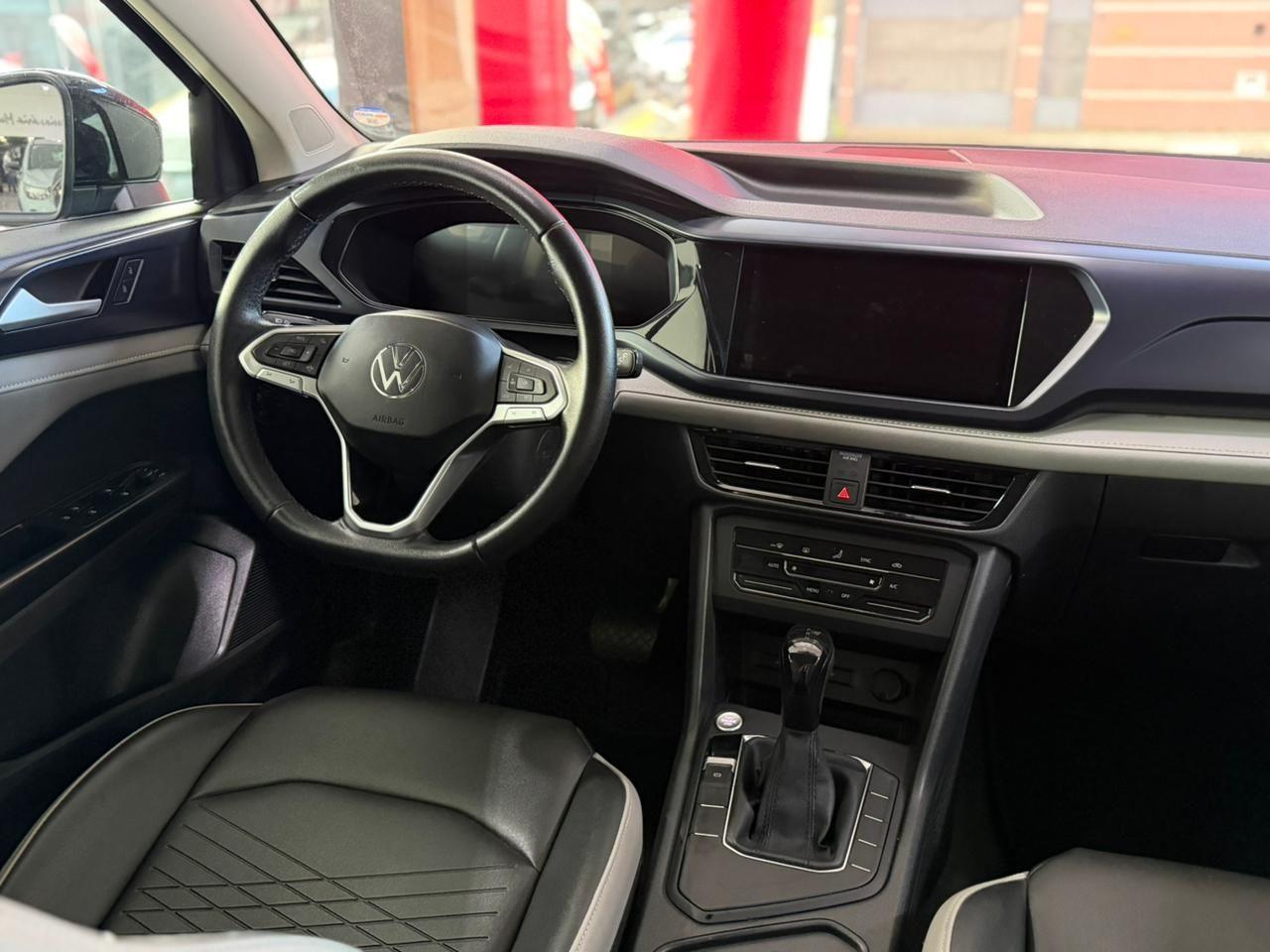 VOLKSWAGEN Taos - Foto