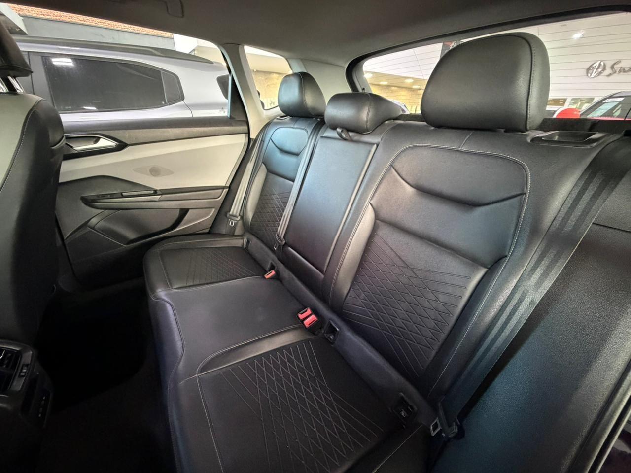 VOLKSWAGEN Taos - Foto