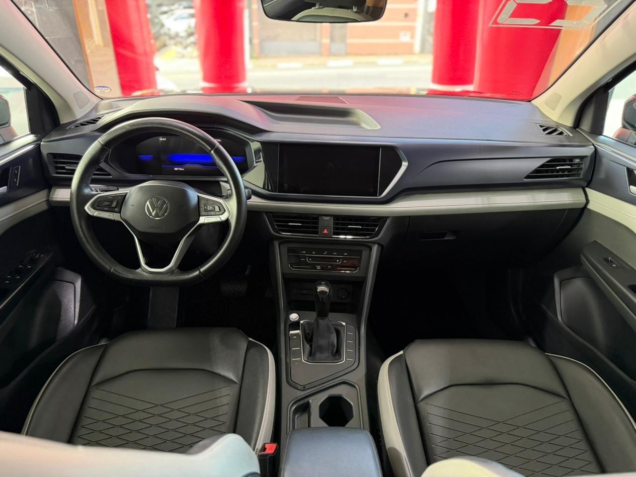 VOLKSWAGEN Taos - Foto