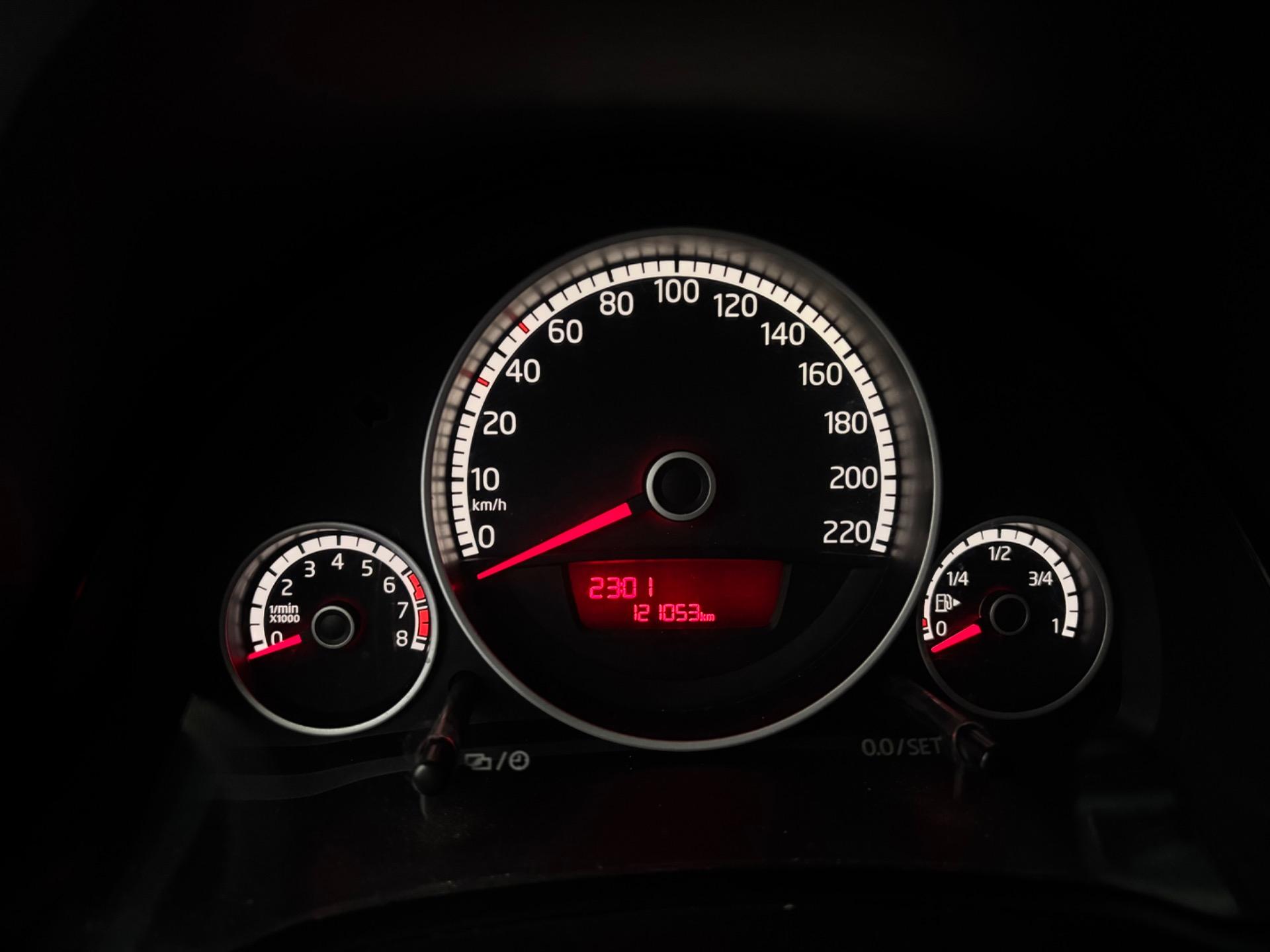 VOLKSWAGEN UP - Foto