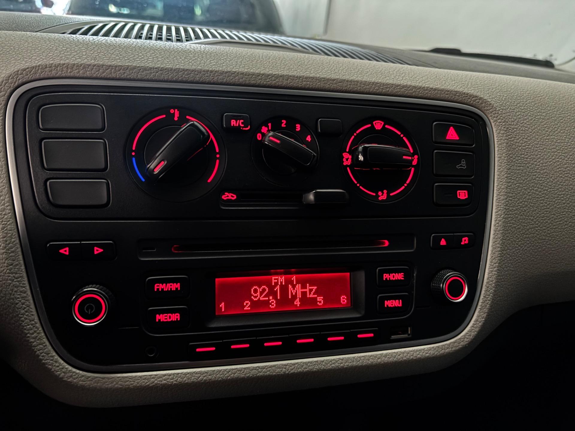 VOLKSWAGEN UP - Foto