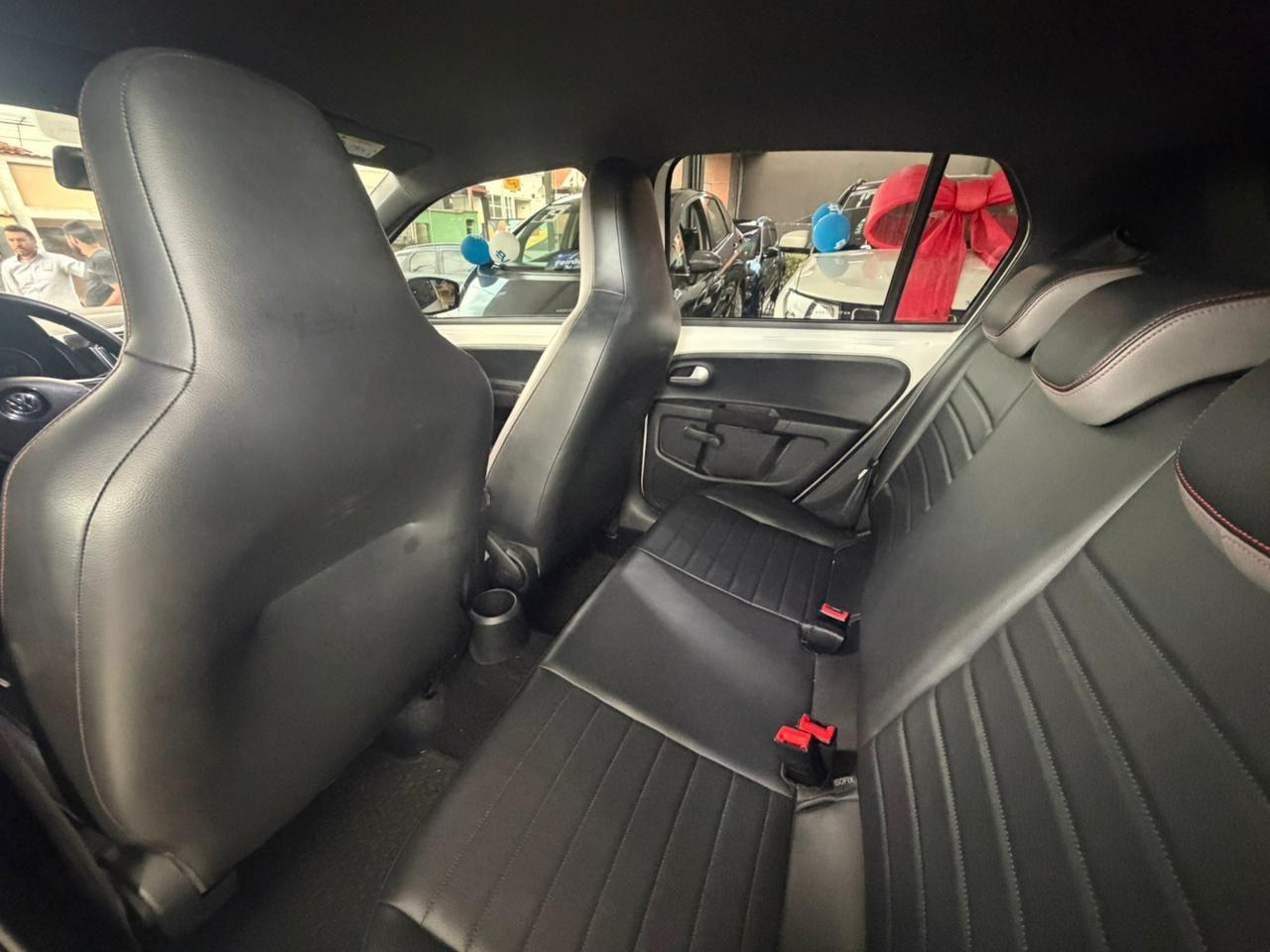 VOLKSWAGEN UP - Foto