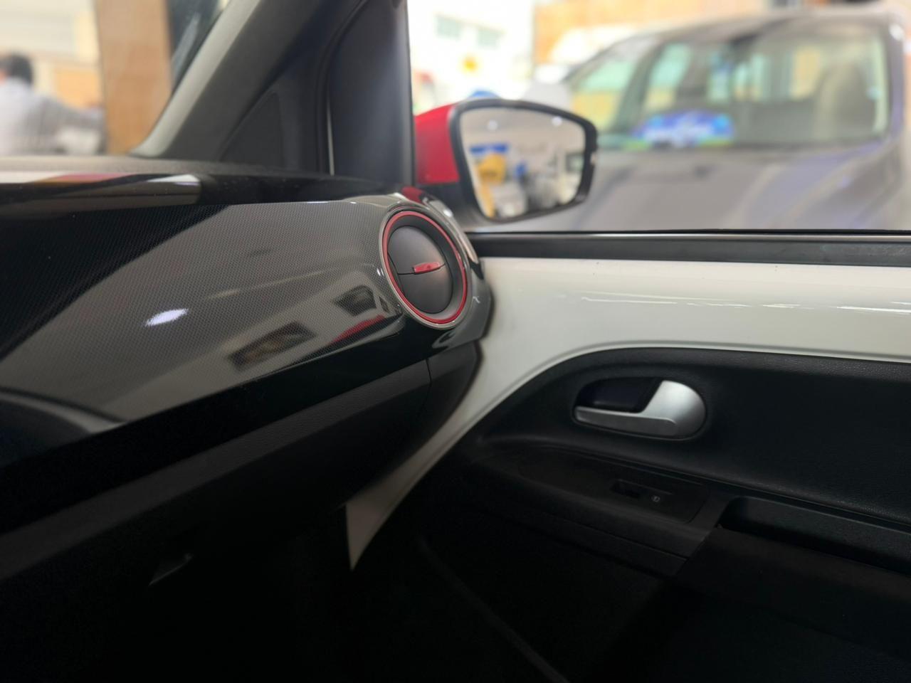 VOLKSWAGEN UP - Foto