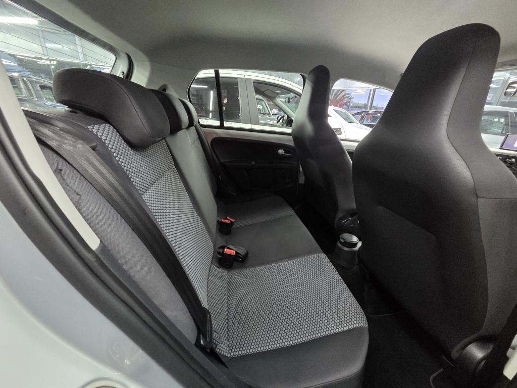 VOLKSWAGEN UP - Foto