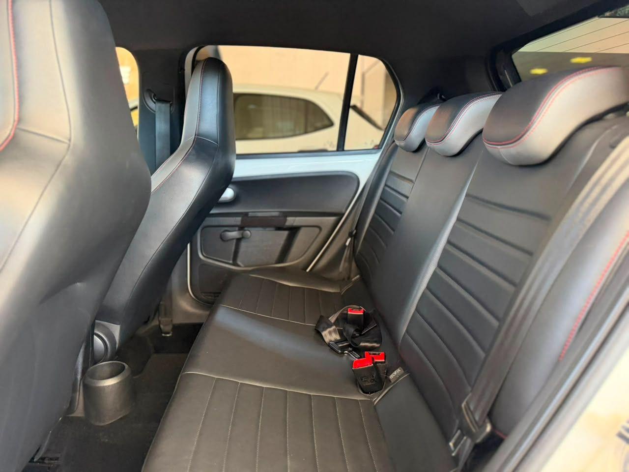 VOLKSWAGEN UP - Foto