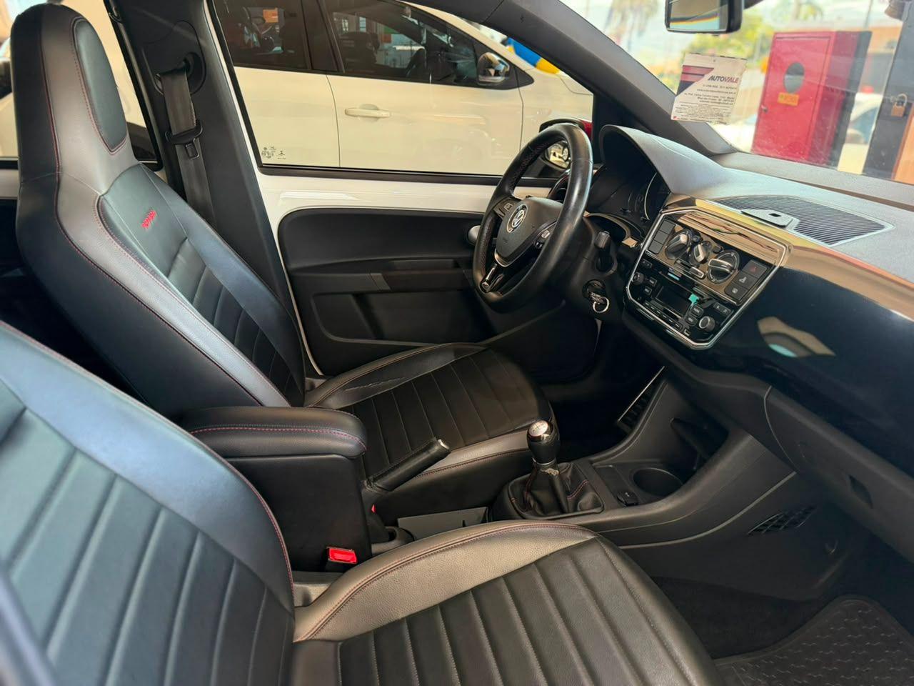 VOLKSWAGEN UP - Foto