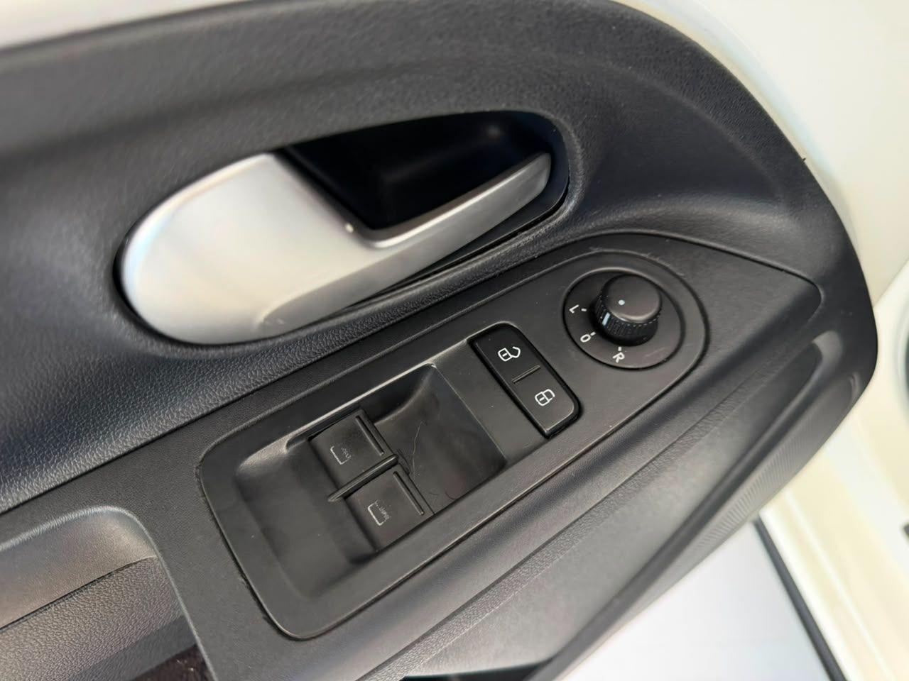 VOLKSWAGEN UP - Foto