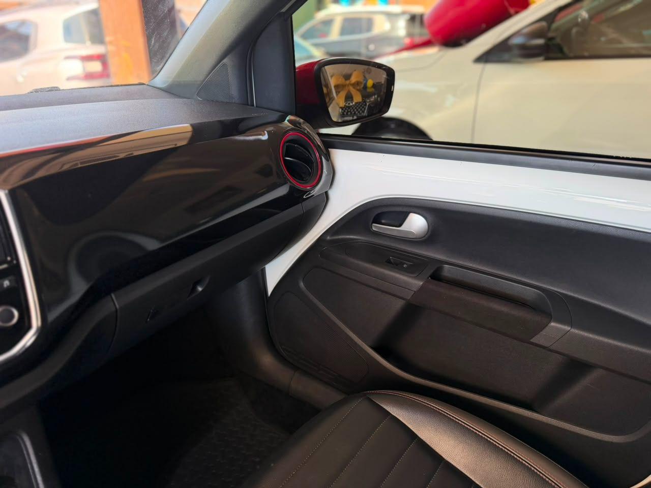 VOLKSWAGEN UP - Foto